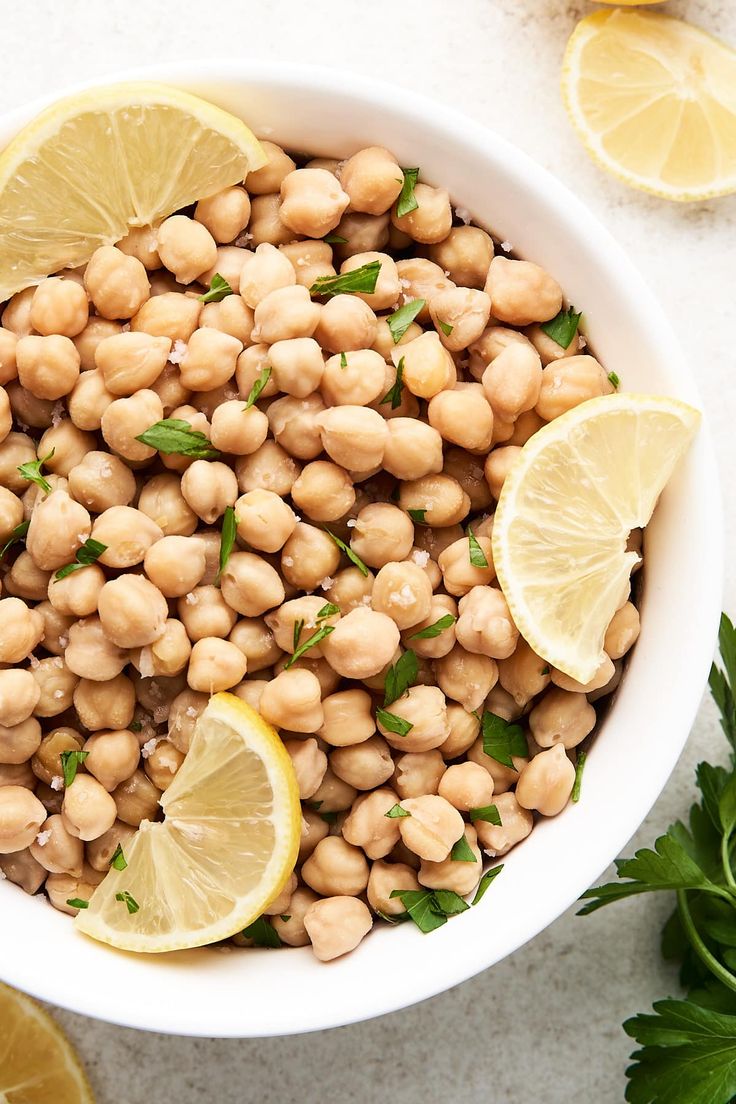 Global Market Trends & Demand Forecast for Iranian Chickpeas (2025–2026)